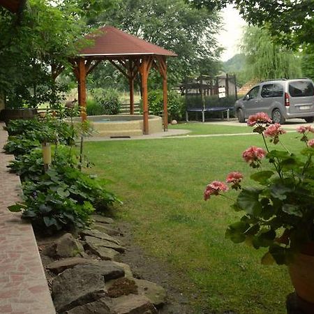Готель Tisza-Kert Vendeghaz -Tisza-Kert Vendeghaz II Тісафюред Екстер'єр фото