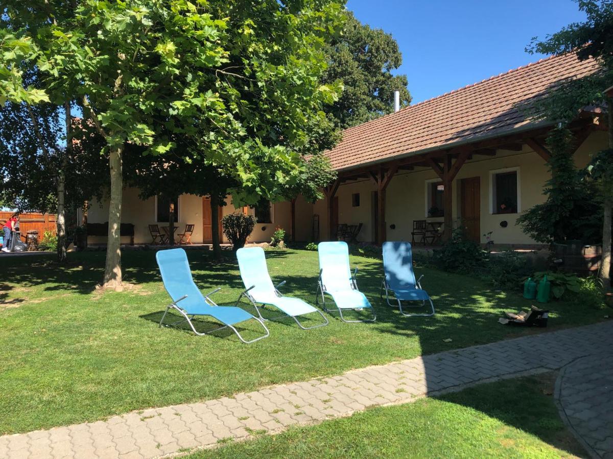 Готель Tisza-Kert Vendeghaz -Tisza-Kert Vendeghaz II Тісафюред Екстер'єр фото